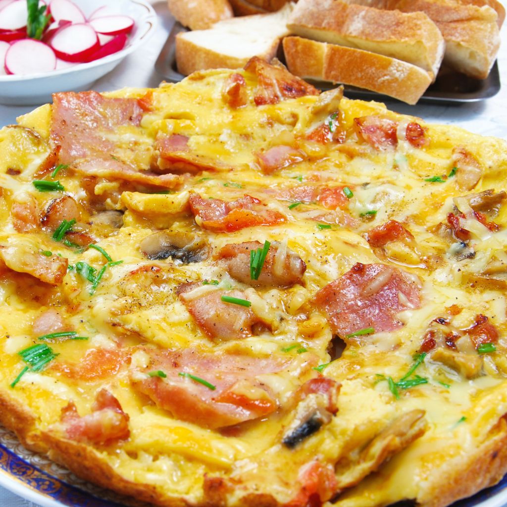 Æggekage med hele stykker bacon lavet i airfryer