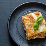 Airfryer'da kıymalı soslu ve beşamelli klasik lazanya