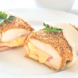 Cordon bleu crocant cu șuncă și brânză din airfryer