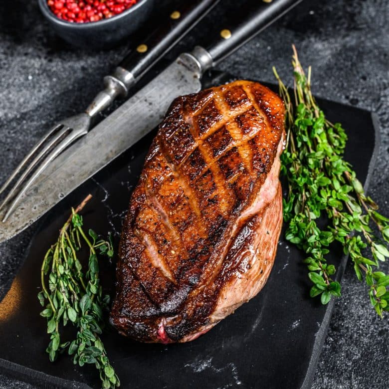 Pechuga de pato jugosa con piel crujiente en airfryer