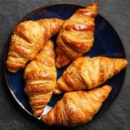 Croissants dorés et croustillants à l'airfryer