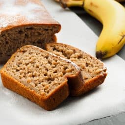 Bolo de banana fofinho assado na airfryer