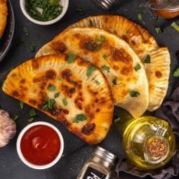 Pirojki à l'airfryer avec une garniture savoureuse
