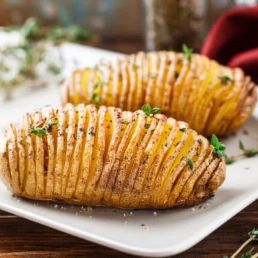 Hasselback-perunat airfryerista lisuke-ehdotusten kanssa