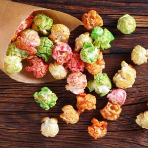Regnbuefarvet popcorn tilberedt i airfryer