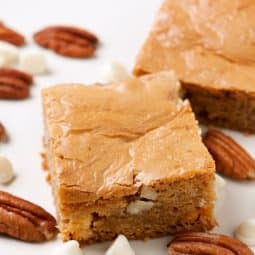 Hvid brownie (blondie) bagt i airfryer