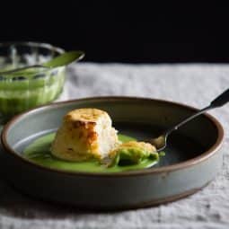 Suflé de patata al airfryer con salsa