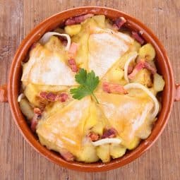 Tartiflette, gratin de cartofi cu brânză reblochon la airfryer