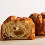 Kouign-amann caramelizat cu foi crocante