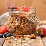 Krispig granola med havregryn som topping från airfryer