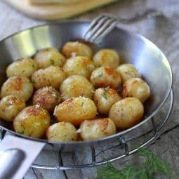 Patatas al parmesano con sal y especias en airfryer
