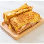 Zwei hübsch angerichtete Parisertoasts aus dem Airfryer