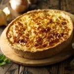 Gyllen løkterte med karamellisert løk fra airfryer