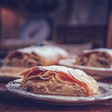 Apfelstrudel med florsocker från airfryer