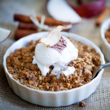 Äppelcrumble med tillbehör från airfryer