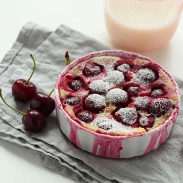 clafoutis i airfryer med kirsebær fransk dessert