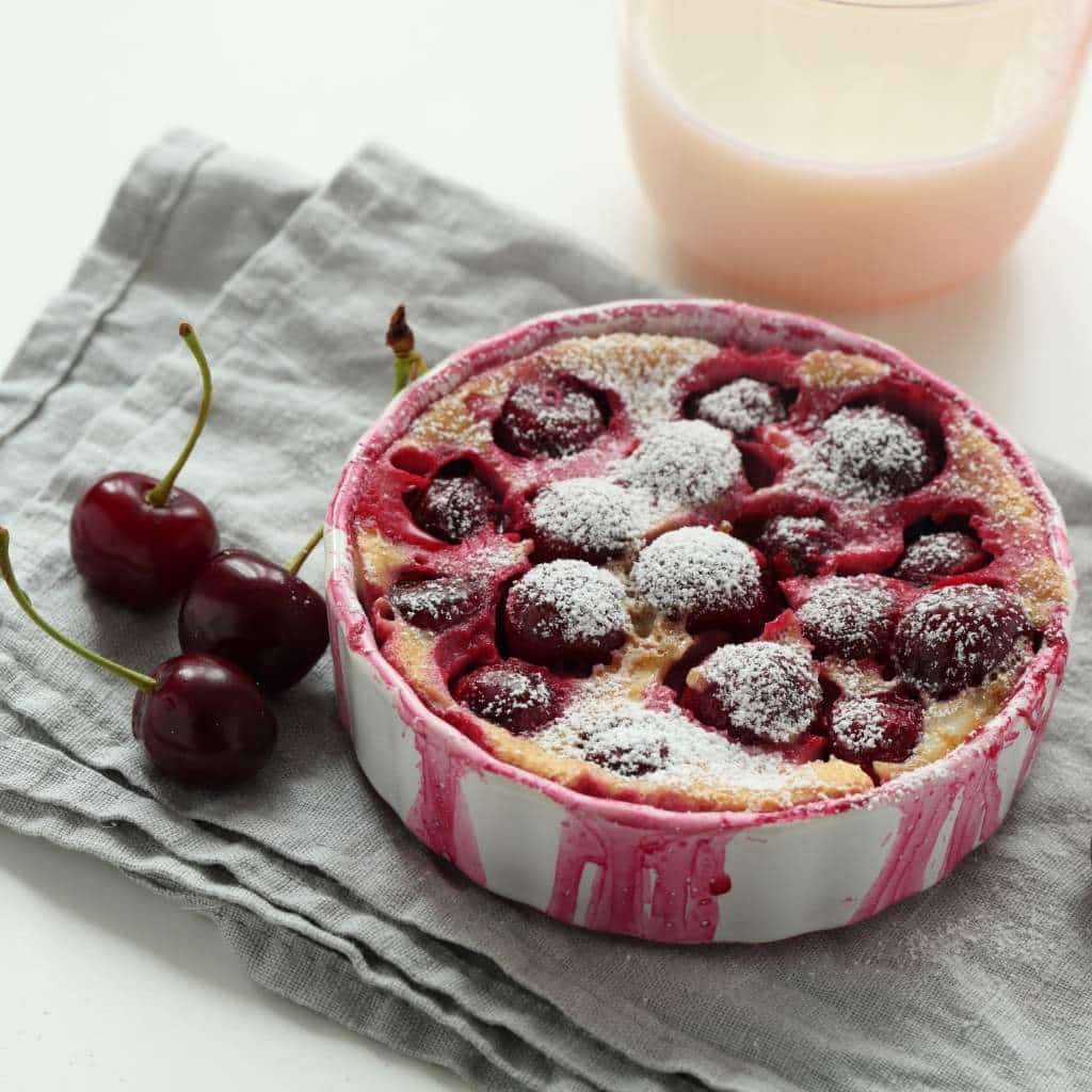 clafoutis i airfryer med kirsebær fransk dessert