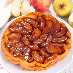 Tarte Tatin clasică cu mere caramelizate
