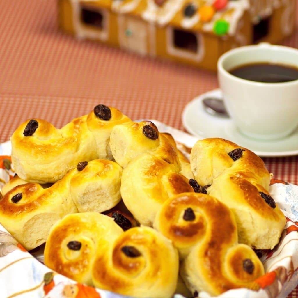 Luciabrød bagt i airfryer svensk jule opskrift