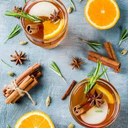 Børne gløgg med æbler af æblemost