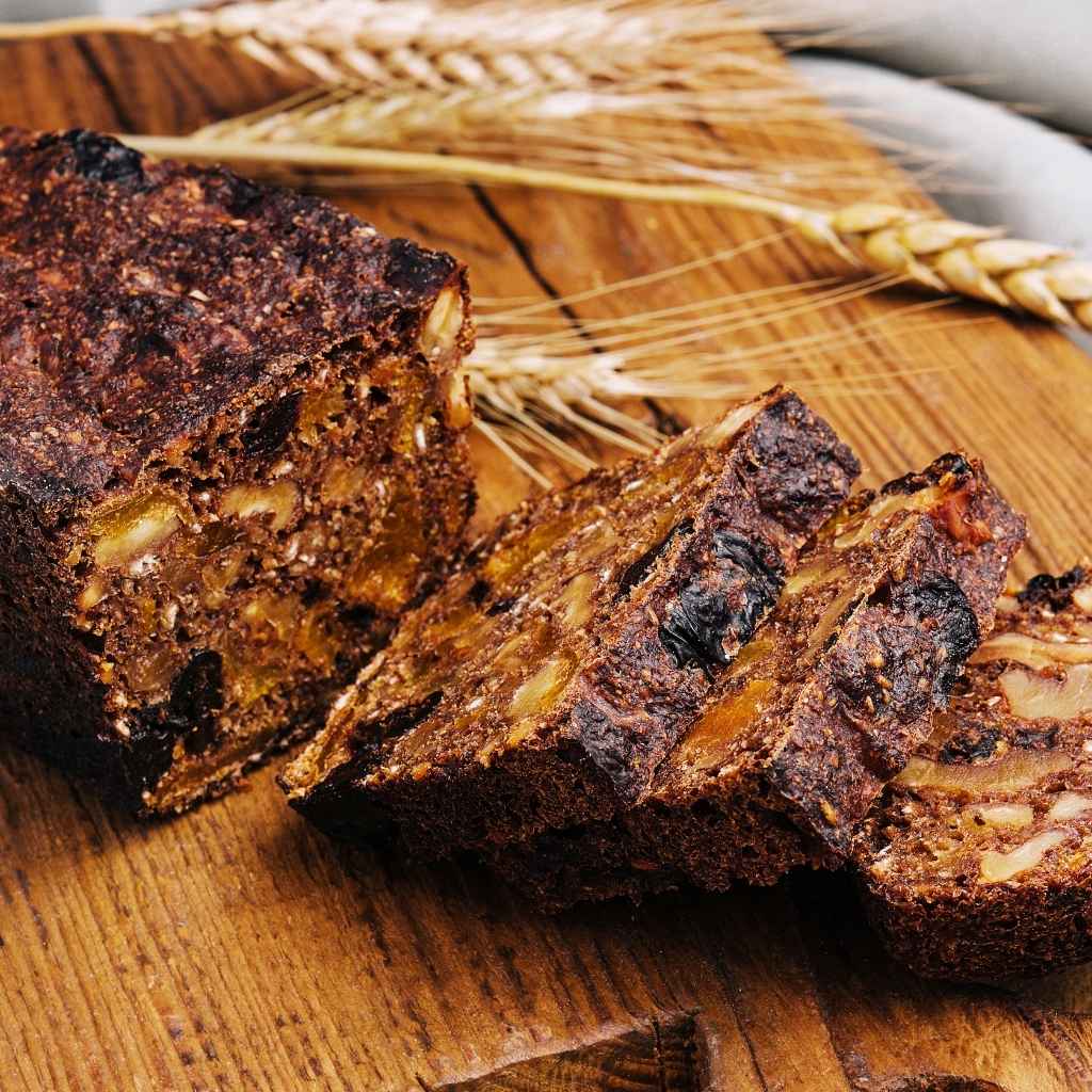 julerugbrød bagt i airfryer med nødder og bær