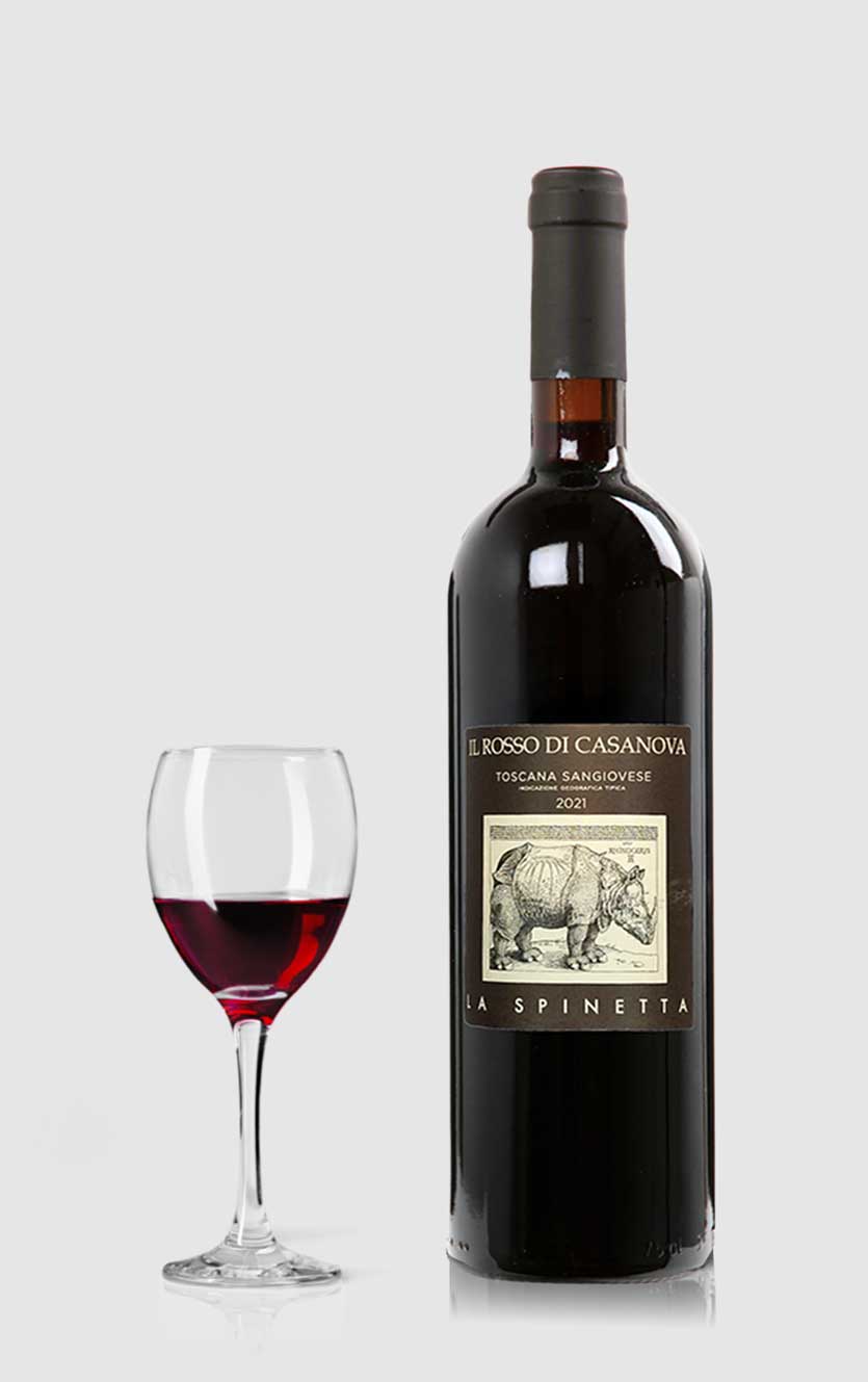 Flaske med La Spinetta Il Nero di Casanova Sangiovese 2021, en eksklusiv italiensk rødvin.