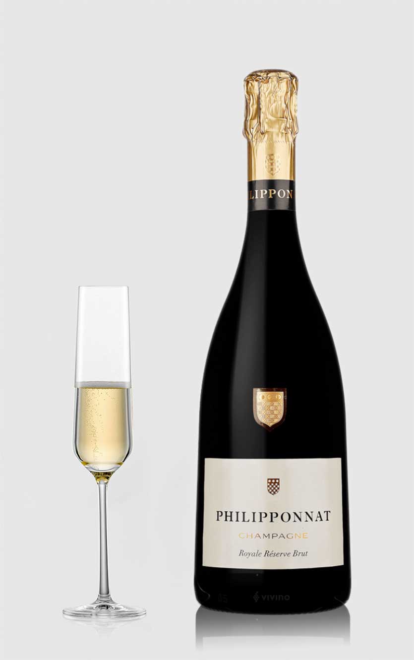 En elegant flaske Philipponnat Royale Réserve Brut Champagne med klassisk flaskedesign