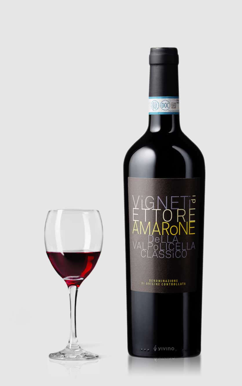 En flot flaske Vigneti di Ettore Amarone della Valpolicella Classico 2018 rødvin fra Veneto i Italien