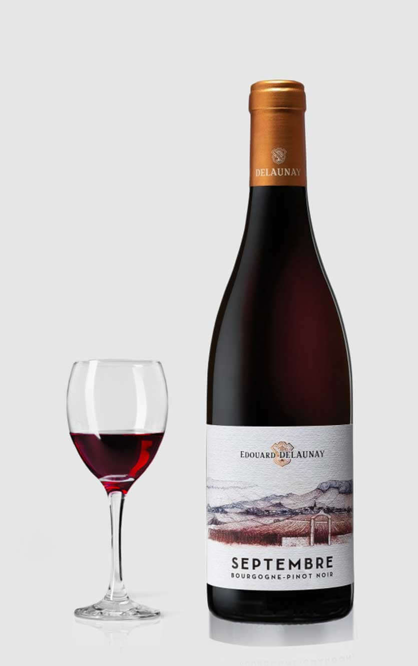 Flaske med Edouard Delaunay Bourgogne Pinot Noir Septembre 2022, en elegant fransk rødvin.
