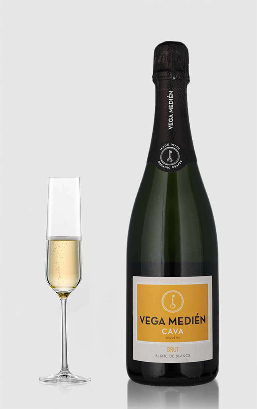 En flot flaske Vega Medien Cava økologisk mousserende vin fra Valencia