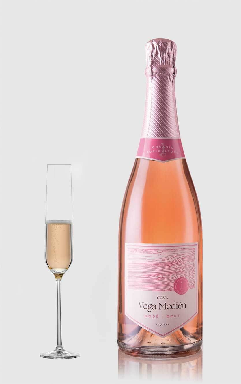 eg elsker denne økologiske Cava Rosé fra Vega Medien. Den er frisk frugtig og smager af jordbær. Perfekt til snacks og velkomst se her.