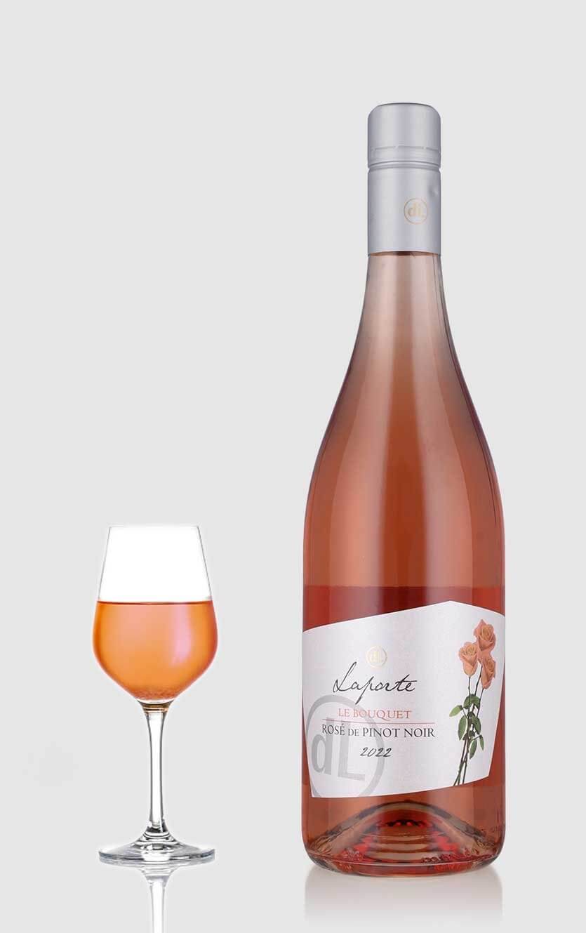 En elegant flaske Domaine Laporte Rosé de Pinot Noir rosévin fra Loire-dalen i Frankrig