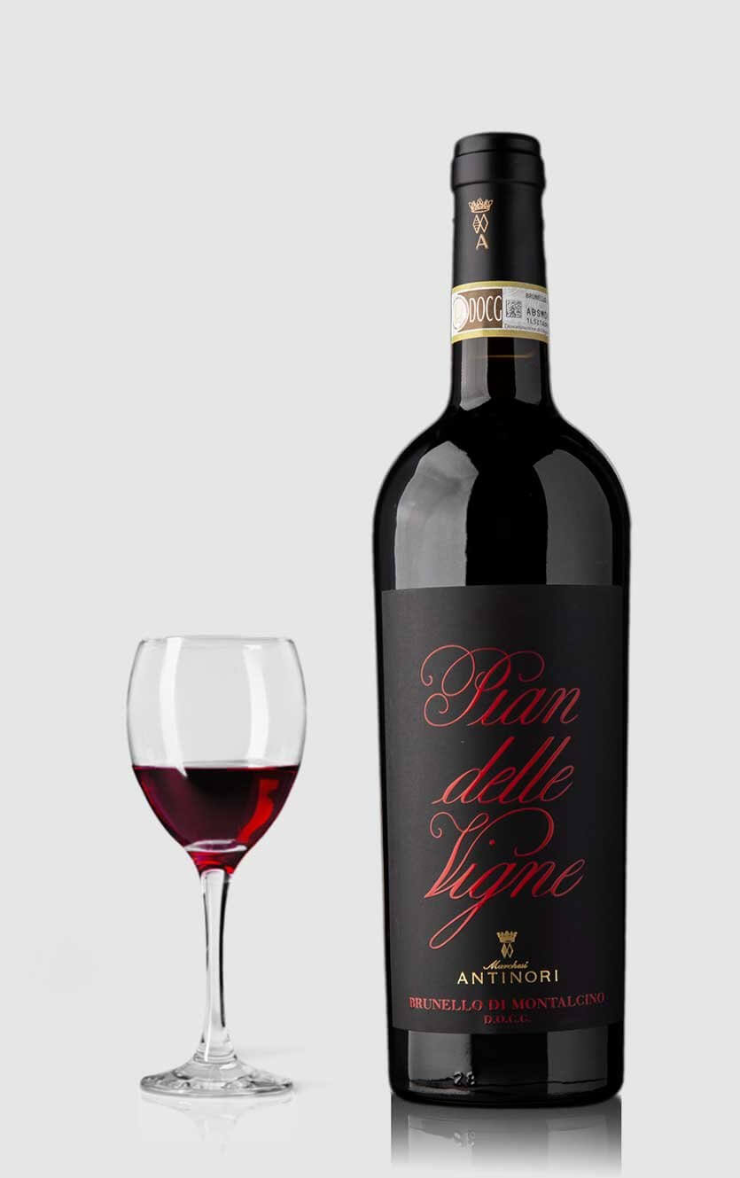 En flot flaske GAJA Brunello di Montalcino eksklusiv rødvin fra Toscana i Italien verdensklasse