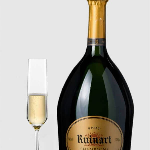 En elegant flaske Ruinart Brut Champagne med klassisk design fra verdens ældste champagnehus