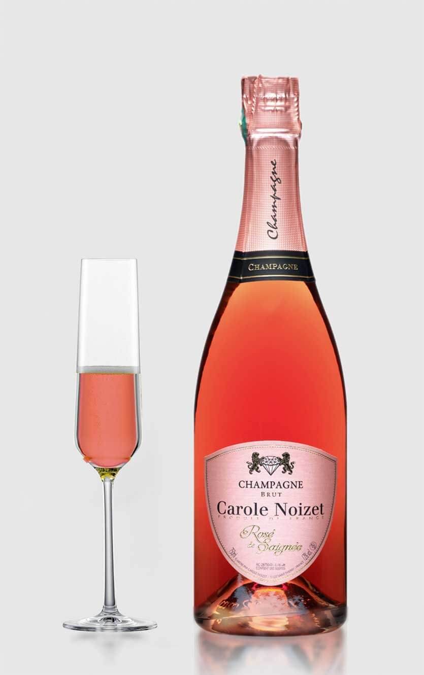 Flaske med Carole Noizet Champagne Rosé de Saignée klar til middagen