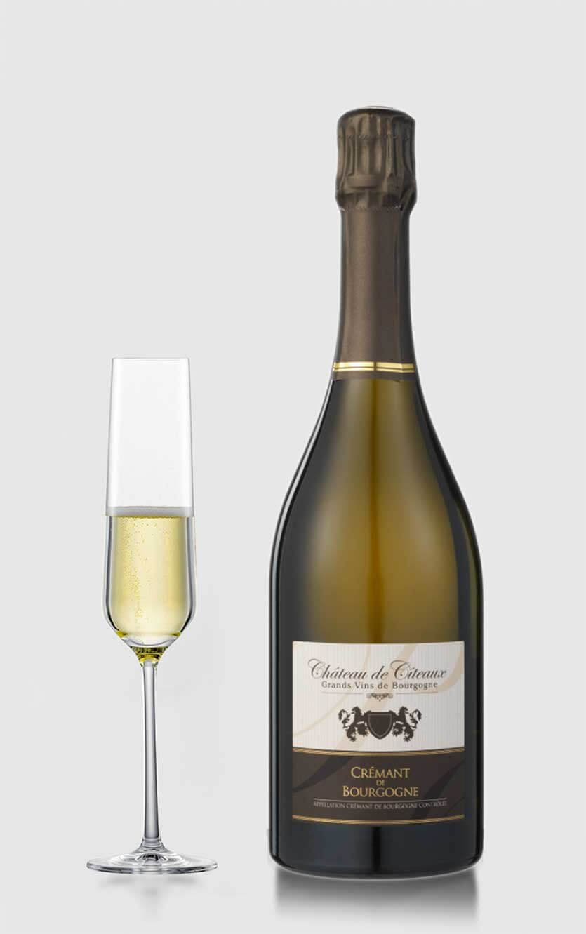 En elegant flaske Crémant de Bourgogne Brut fra Domaine Philippe Bouzereau med fine bobler