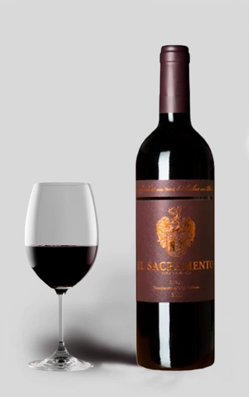 En flot flaske El Sacramento Viña Leizaola rødvin fra Rioja serveret på et bord