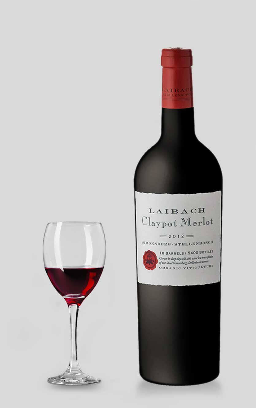 Flaske med Laibach Claypot Merlot 2017, en økologisk rødvin fra Sydafrika.