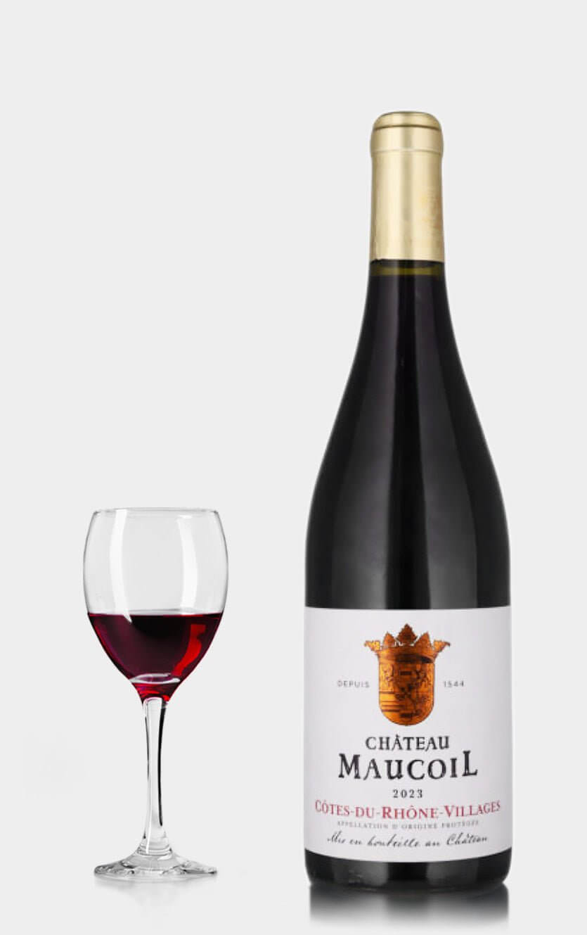 Flaske med Château Maucoil Côtes du Rhône Villages ØKO 2023, en økologisk fransk rødvin.