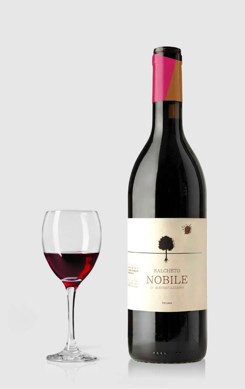Flaske med Salcheto Vino Nobile di Montepulciano ØKO 2021, en bæredygtig italiensk rødvin.