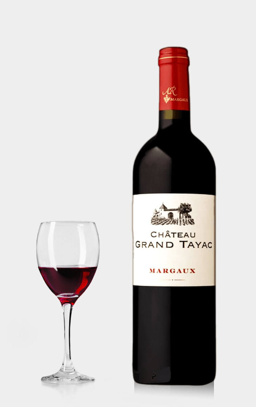 Flaske med Château Grand Tayac 2018, en elegant rødvin fra Margaux i Bordeaux.