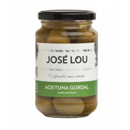 Store grønne Gordal oliven med sten serveret i en skål.