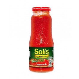 Glas med Tomate Frito Solís stående på køkkenbordet klar til madlavning