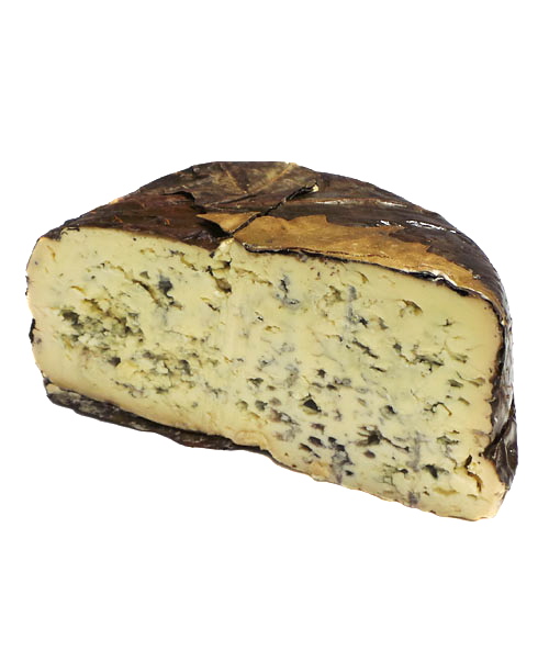 Et stykke Valdeon ost pakket ind i blade med synlig blåskimmel