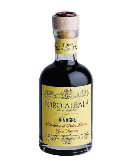 Flaske med Toro Albalá Balsamisk Eddike Gran Reserva klar til servering