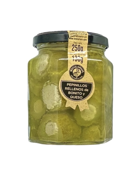 Glas med sprøde Agurker fyldt med ost og hvidtun fra Botularium