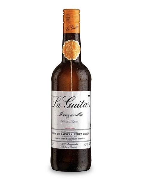 En flaske Manzanilla La Guita spansk dry sherry fra Sanlúcar de Barrameda med citrongul farve