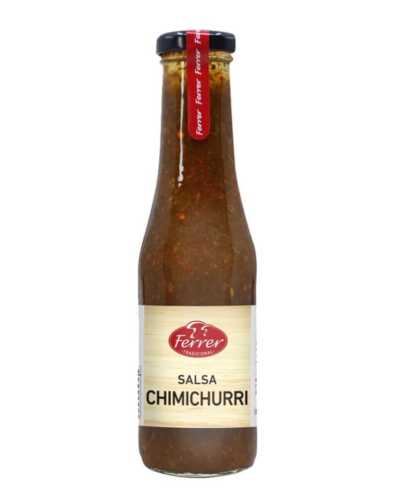 Glas med Salsa Chimichurri klar til servering til bøffen