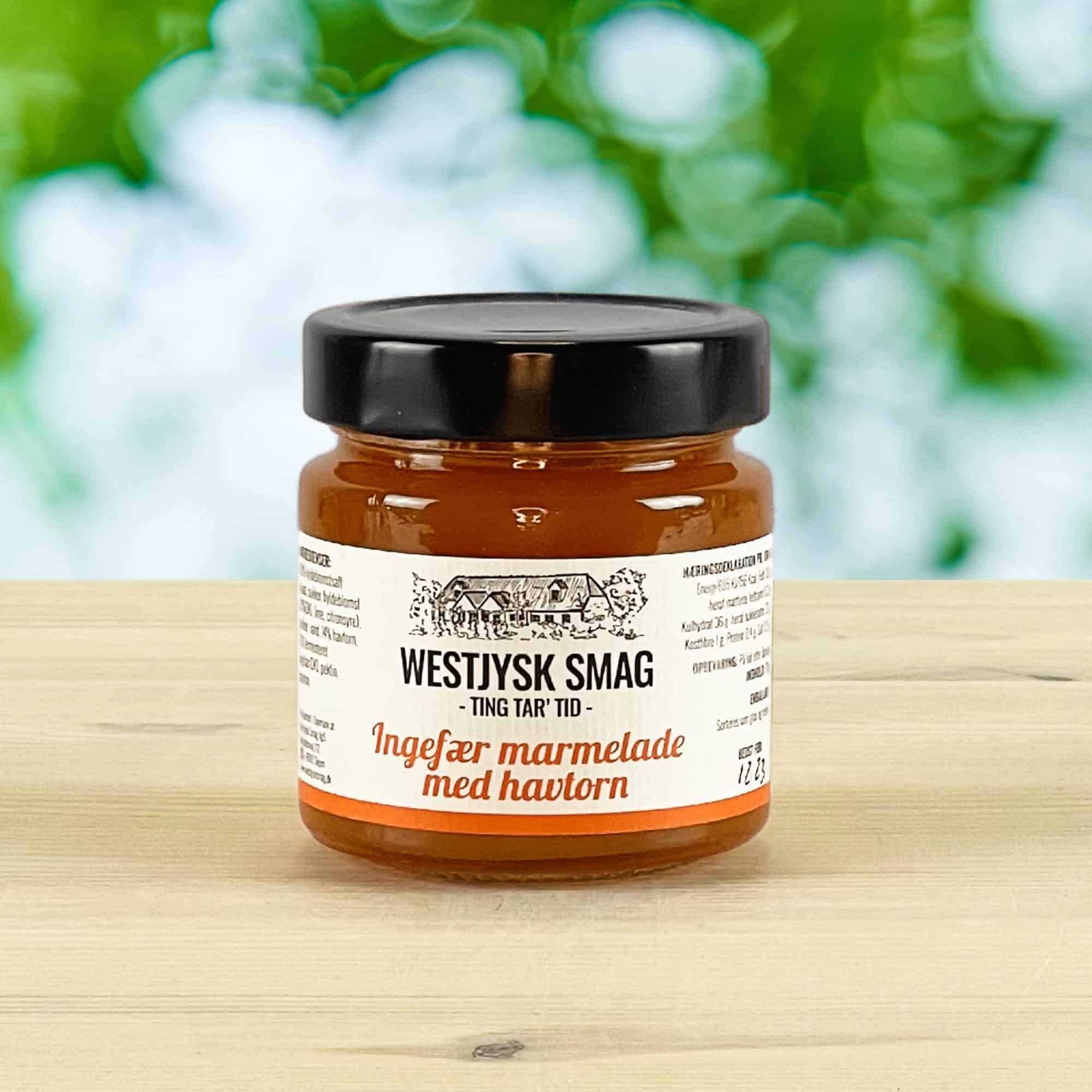 Glas med ingefær marmelade med havtorn klar til servering på brød, ost og desserter.