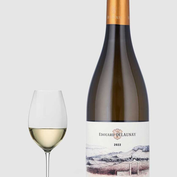Flaske med hvidvin Edouard Delaunay Chardonnay Bourgogne Septembre 2022 klar til servering